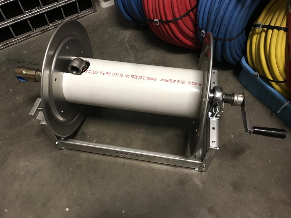 titan hose reel with one inch manifold for supply hose.png